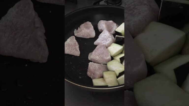 香りでみんなが寄ってくる❤️鶏むねナスの甘酢ゴマだれ炒め