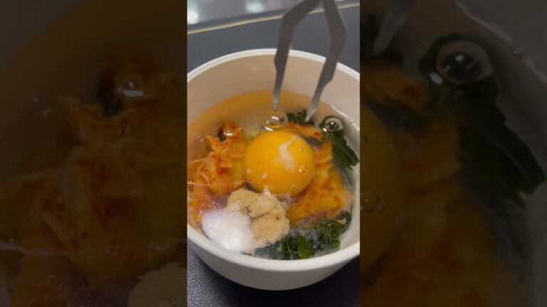 夜食べても良い物ないですか？キムチワカメスープ！！#ダイエット #スープ #おいしい #飯テロ