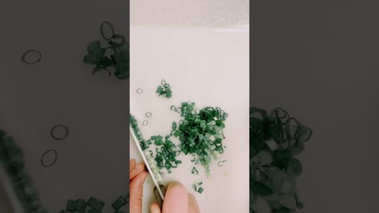 秒で簡単おつまみ！すりゴマをかけた冷奴 #shorts #豆腐 #おつまみ #冷奴 #簡単レシピ #ごま