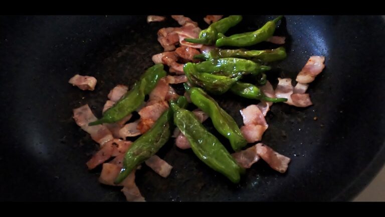 ししとうとベーコン炒め物　Fried Shishito peppers and bacon