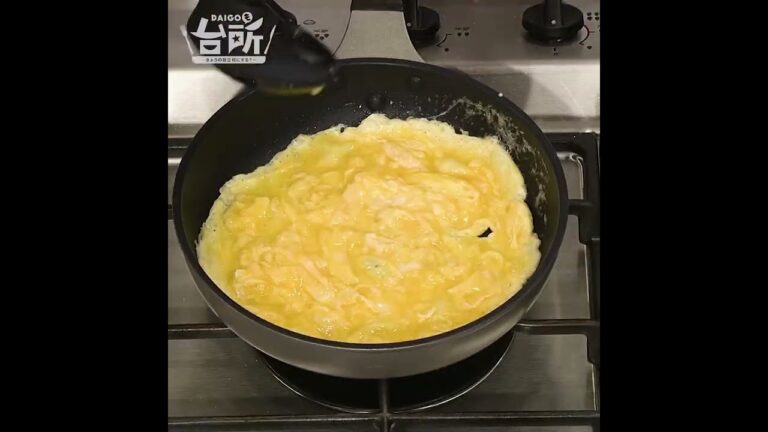 【DAIGOも台所】シーフードのオムライス風｜半熟卵がふわっと♪