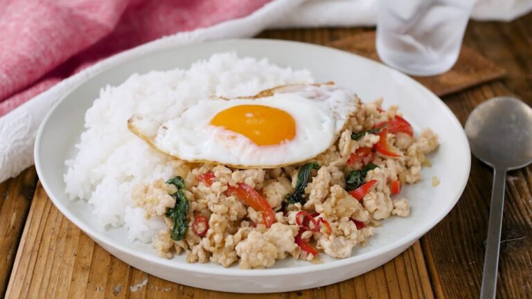 【基本のガパオライス】おうちで簡単タイ料理！ナンプラーとオイスターソースで本格的な味わい♪｜macaroni（マカロニ）