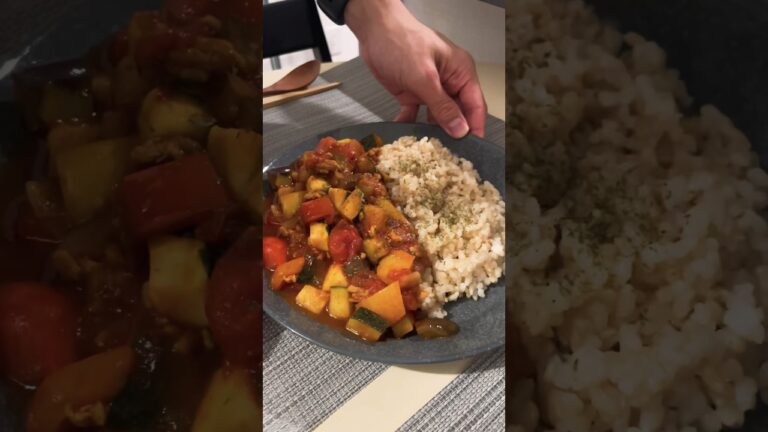 夏野菜のキーマカレーな晩ごはん。#男子ご飯 #料理男子 #料理勉強中 #おうちごはん #クッキングラム #自炊男子 #よるごはん日記 #暮らしを楽しむ