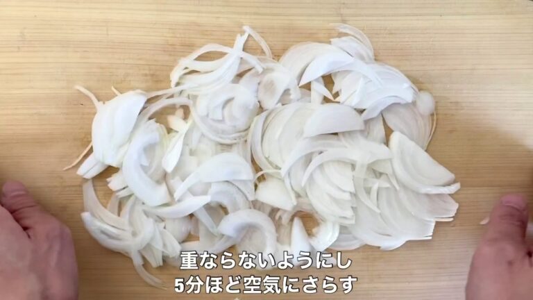 新玉ねぎとサバ缶のマヨサラダ