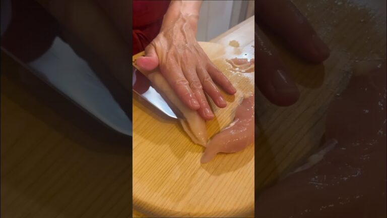 ＼ピリ辛旨い／ささみとニラの韓国和え レシピはコメント欄に記載 #shorts