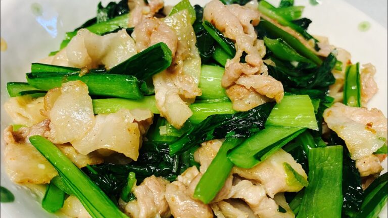 【小松菜と豚バラ肉のニンニク塩炒め】：お酒にも白米にも合います：