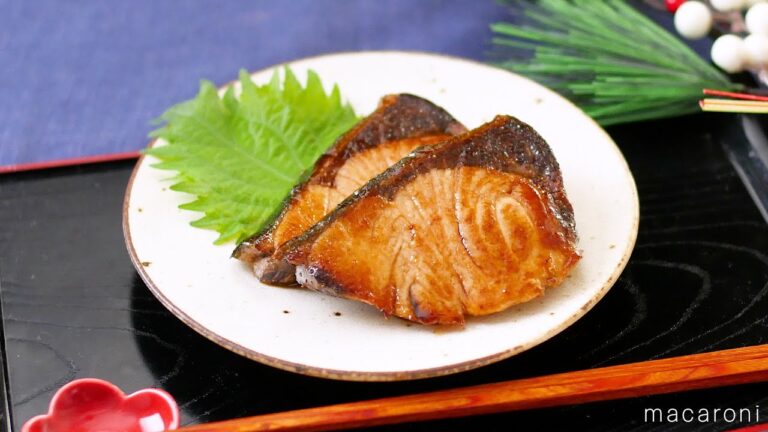 【ぶりの照り焼き】おせちの定番 ！甘辛いタレがよく絡み、ごはんにもお酒にもぴったり♪｜macaroni（マカロニ）