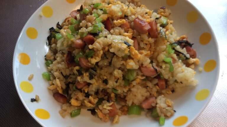 彩り豊かな小松菜炒飯