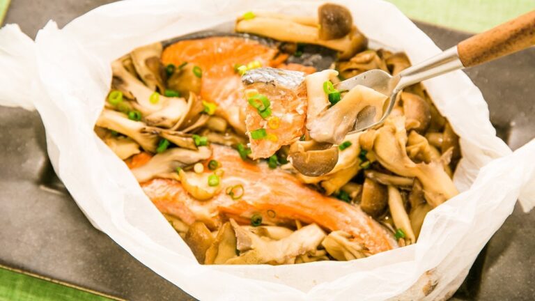 10分で晩御飯！鮭ときのこの電子レンジ酒蒸し