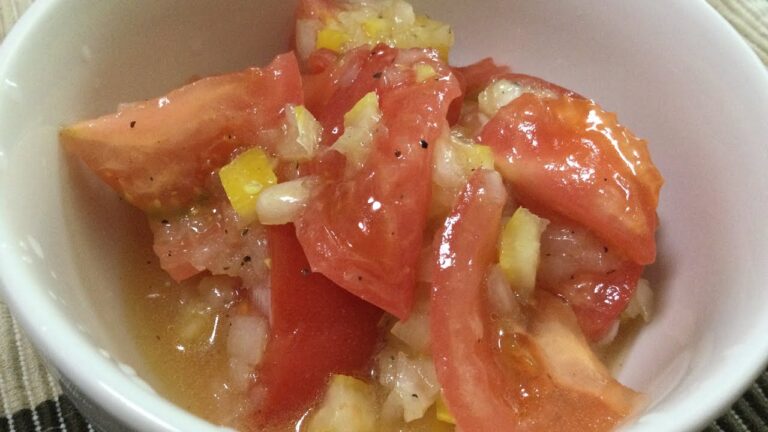 オニオントマトサラダの作り方教えます❤️レモンとワインビネガーが美味しいですね👍