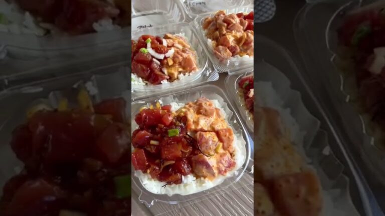 [ハワイグルメ]激うまポキPoke at the Beach Hits Different😍 #Hawaii #Oahu #Poke #Beach #ハワイ #ハワイ旅行