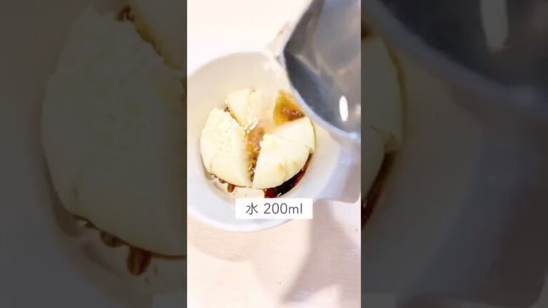 14キロ痩せた超簡単ダイエット飯『丸ごと玉ねぎスープ』玉ねぎはデトックス効果が高く、血液もサラサラに。ただし食べすぎには注意。糖質も高めだし、ニンニクと同じアリシンが入ってるから口臭くなる。