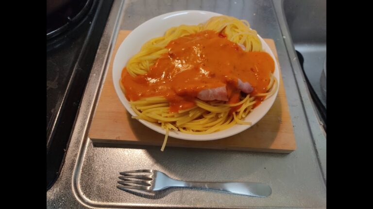 大好物のパスタ作った底辺、海老と帆立のトマトクリーム