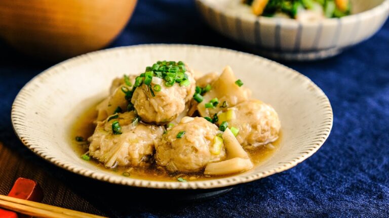 えのきでかさ増し♪ふわふわ鶏団子とレンコンの煮物