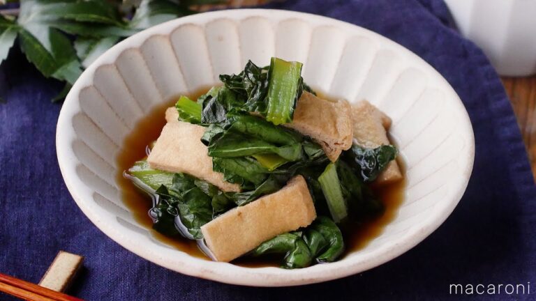 【小松菜と油揚げの煮浸し】めんつゆで簡単！シンプル和食♪｜macaroni（マカロニ）