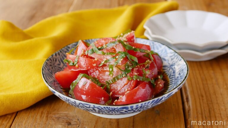 【トマトと大葉のさっぱり漬け】いくらでも食べられちゃうおいしさ♪ごま油香る！トマトと大葉が相性抜群｜macaroni（マカロニ）