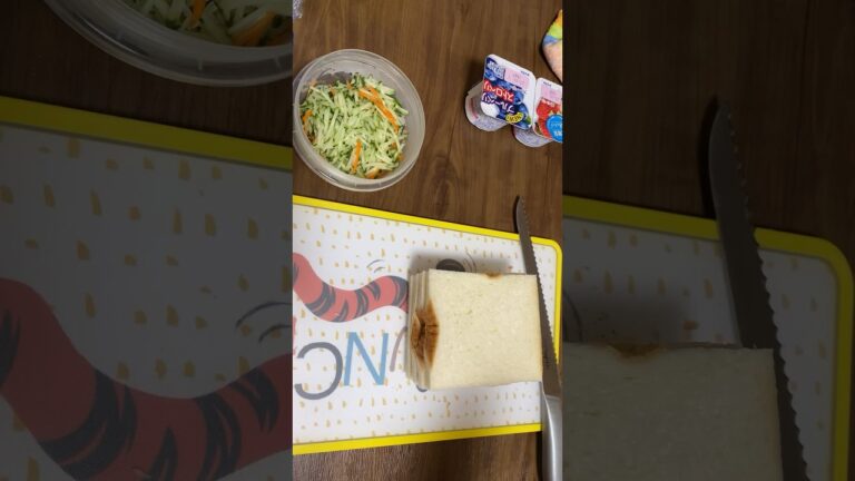 今日も簡単朝ごはん／サンドイッチ／野菜多め／ハムサンド