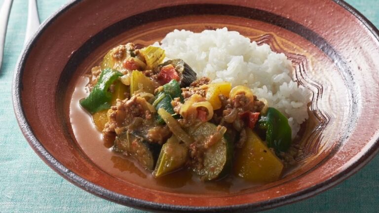 「ひき肉と夏野菜のカラフルカレー」の作り方