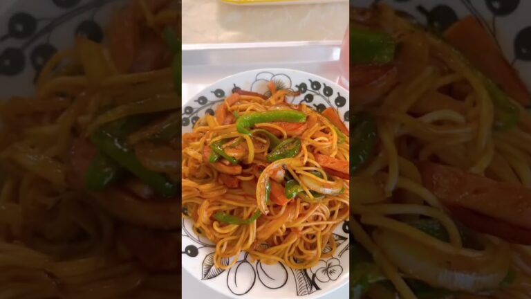 喫茶店風のナポリタン♡︎ʾʾパスタは茹でて冷蔵庫で休ますのがポイント！ケチャップととんかつソースのミックスにミルクをちょっと…#ナポリタン　#パスタ　#レシピ動画  #おうちごはん  #おうちカフェ