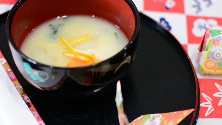 関西風の白味噌仕立てのお雑煮の作り方（レシピ）