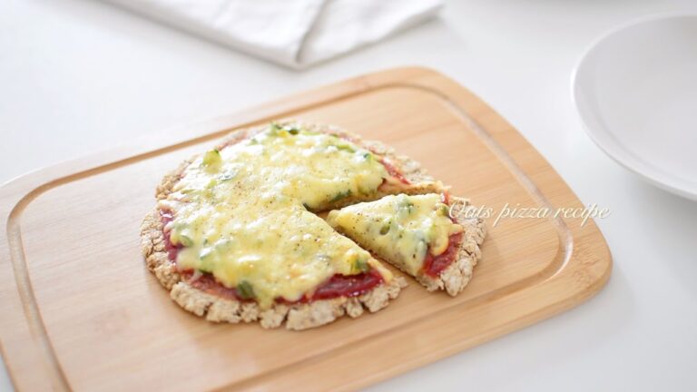 【オートミールと水だけ】オートミールでシンプルピザ！【小麦粉・卵・オイル不使用】Oats Pizza