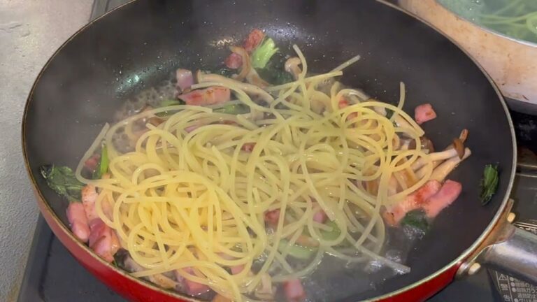 しめじとチンゲン菜が最高に合う！！ベーコンときのこの和風パスタの作り方！！！