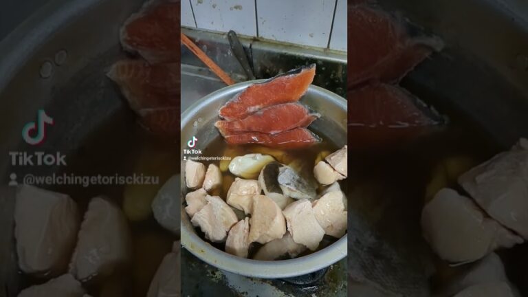 寄せ鍋作りましたカキ、たら、しゃけ、白菜、ほうれん草をいれました