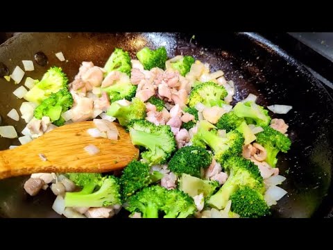 簡単！鶏もも肉とブロッコリーのクリーム煮の作り方