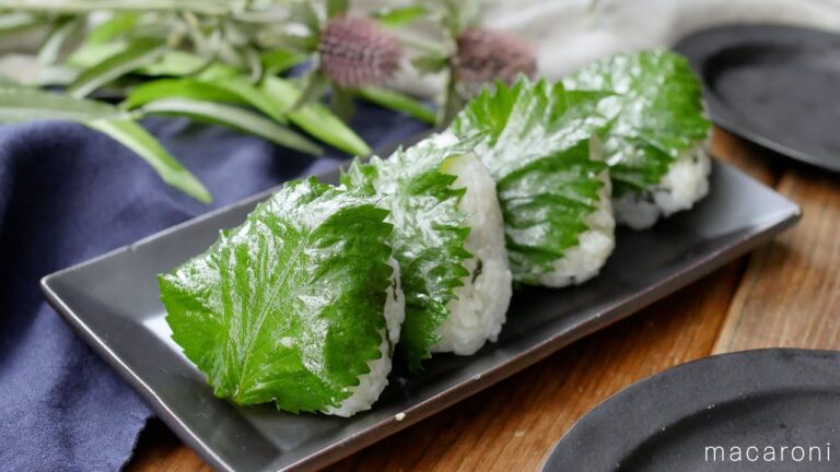 【ごま油香るやみつき大葉おにぎり】やみつき間違いなし！大葉とごま油の香りがたまらない♪｜macaroni（マカロニ）