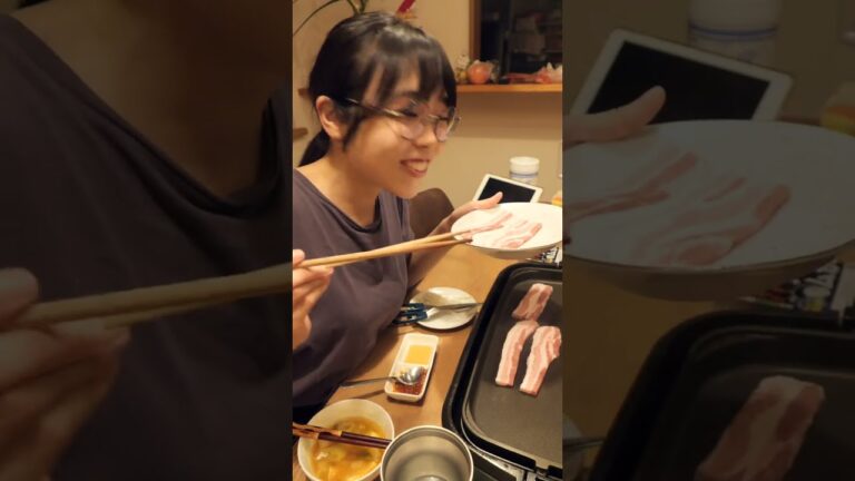 【韓国】すっぴんの彼女とサムギョプサルパーティーしてみた　　#shorts #飯テロ #料理 #彼女 #韓国 #肉