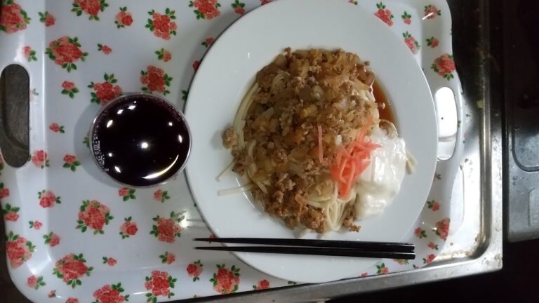 スタミナうどん（ スタミナ丼のご飯がうどん ）