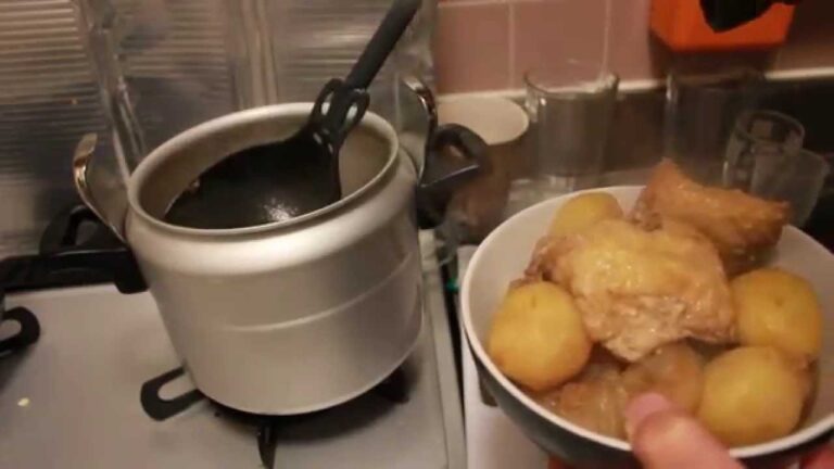 ジャガイモと大根の煮物完成　盛り付け