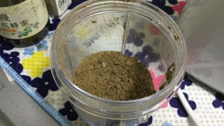 ふりかけの作り方教えます❤️材料は、じゃこ、鰹節、白ごま、昆布、塩昆布。あごだしですね。