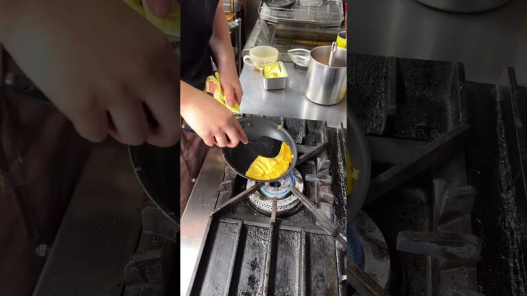 【愛知:岡崎】丸ごとカマンベールを入れるオムライス！トロトロの卵が目の前で溢れる最高の一皿【さん太】