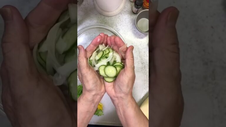 ゴーヤと鰹節のサラダ　＃ゴーヤ　＃鰹節　＃玉ねぎ