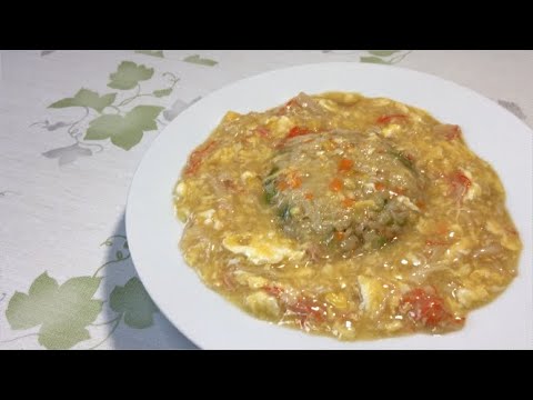 【カニカマあんかけチャーハン】全部混ぜてから炒める簡単チャーハンにカニカマと卵の優しいあんかけがとても合います。