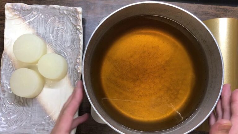 お店と同じ！口でとろける大根の仕込みと作り方　トロトロ大根の作り方　おでんの大根の下処理　風呂拭き大根