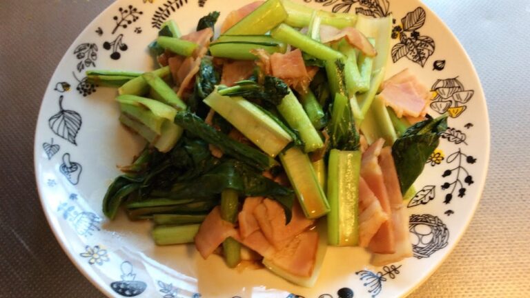 小松菜とベーコンの簡単醤油蒸し