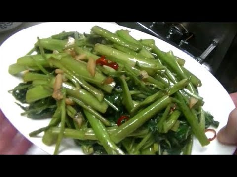 シャキシャキ感がたまらない！空芯菜のガーリック炒めの作り方！