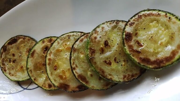 ズッキーニの一番シンプルで一番美味しい食べ方❣️ズッキーニのソテー！男児6人大家族・農家の食卓