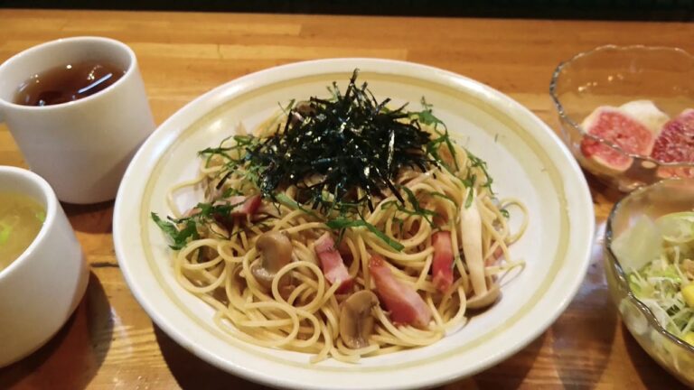 今日の賄い 9/26 (角切りベーコンとキノコの和風スパゲティ)