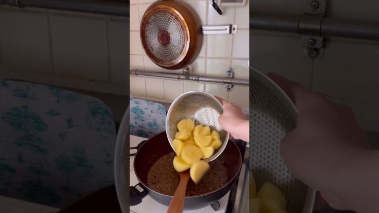 地味だが美味しいほっくりじゃがいものそぼろ煮🦭🥔 #簡単レシピ #栄養士 #料理動画 #料理 #じゃがいも #じゃがいもレシピ #じゃがいも料理 #そぼろ #ひき肉 #ひき肉レシピ