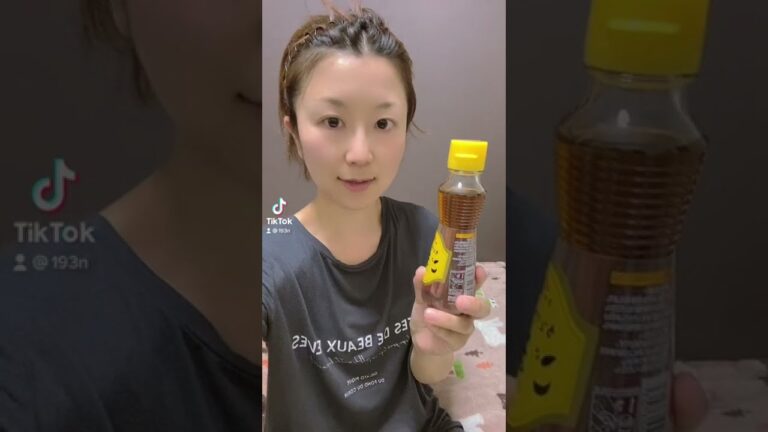 ごま油が無性に食べたくなったのでおにぎりにかけて食べました