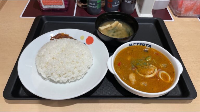 松屋の新メニュー「海鮮ごろごろシーフードカレー」は、海老がたっぷり入っていました