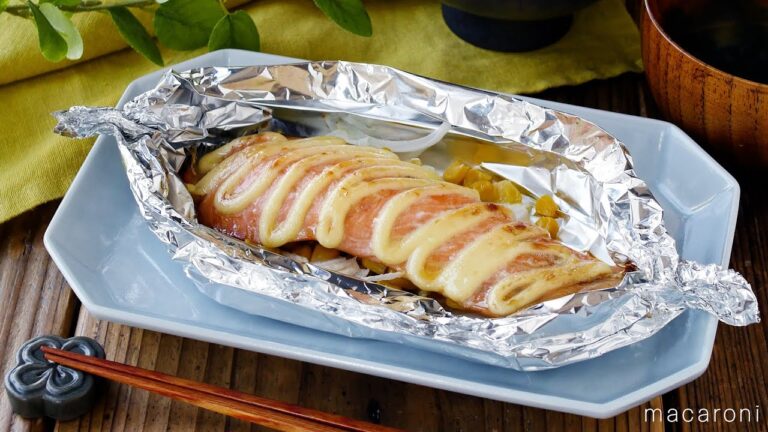 【鮭と新玉ねぎのマヨネーズ焼き】15分で簡単！包んでトースターで焼くだけ♪｜macaroni（マカロニ）