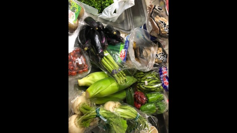 男料理！長ネギ、シメジ、油揚げ、人参，茄子！たっぷり野菜の味噌汁！