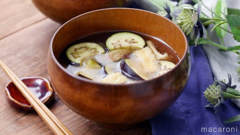 【基本のなすの味噌汁】じゅんわりほっとするひと品！なすが美味しい時期におすすめ♪｜macaroni（マカロニ）