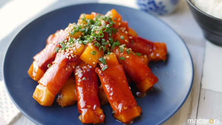 まるでトッポギ!?  切り餅で ピリ辛 もち ベーコン のレシピ 作り方