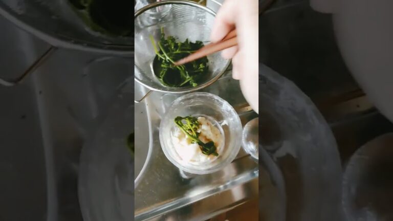 菜の花詰んできてポテトサラダに和えました