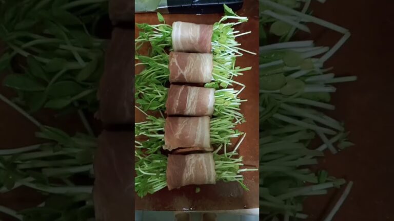 豆苗のベーコン巻き ぶなしめじスープ（低炭水化物食品）Bacon wrapped bean sprout  with Bunashimeji mushroom soup(low carbs food)